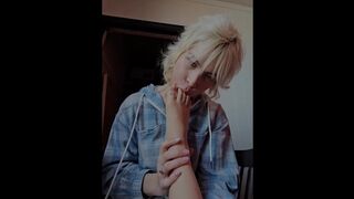 Two Gorgeous Teens Suck on Eachothers Toes