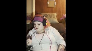 MILF Gamer Girl Smokin & Enjoyin Herself